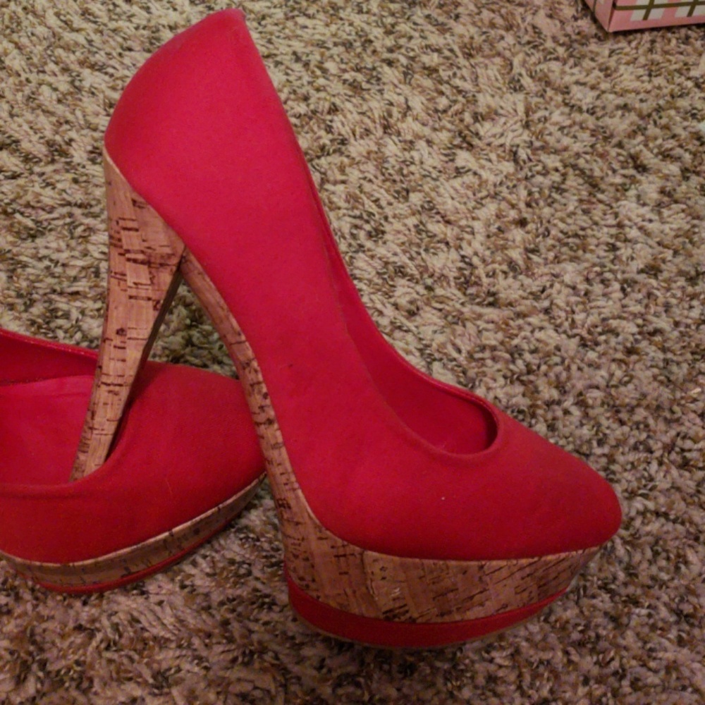 Red Heels - Picture 3 of 4